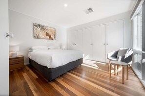 2 slaapkamers, een strijkplank/strijkijzer, wifi, beddengoed