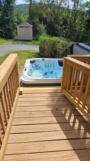 Outdoor spa tub - Charming Cottage w/ Incredible Views & Firepit (Stanley)