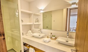 Shower, hair dryer, towels - Arenka: 2BR w Private Pool & Sunset Rooftop (Bucerías)