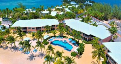 Newly Renovated 2 Bed Beachfront Condo w/Pool+Hot Tub