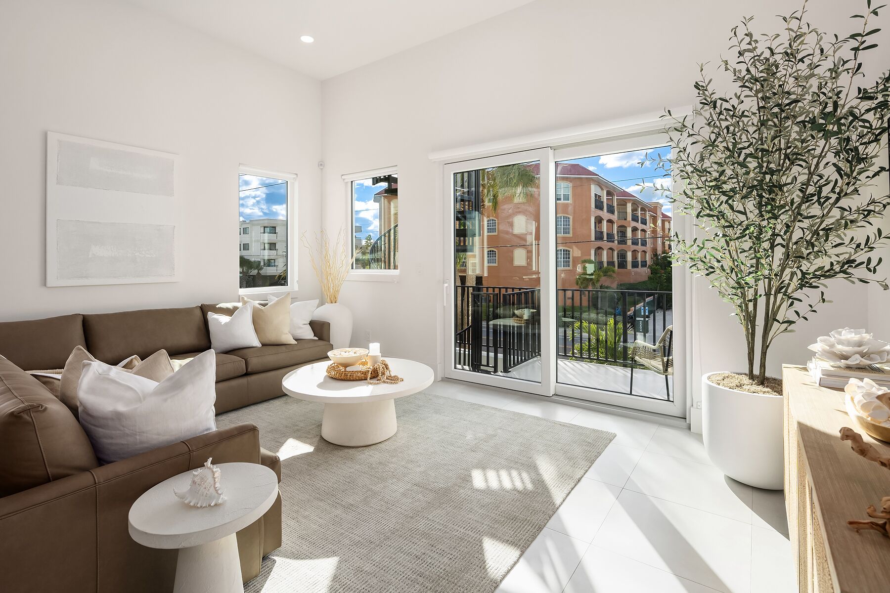 Smart-tv och eldstad