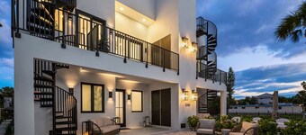 Milos Beach House "BRAND NEW" A Luxe Haven Steps from the Beach-ROOFTOP SWIMMING