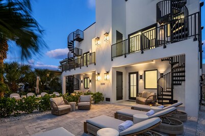 MILOS Beach House-NEW Luxe Haven Steps from BEACH -NEW ROOFTOP POOL 36 FT LONG