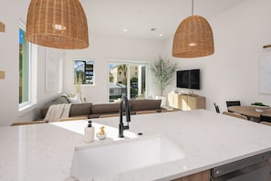 Smart TV, fireplace - MILOS Beach House-NEW Luxe Haven Steps from BEACH -NEW ROOFTOP POOL 36 FT LONG (Indian Rocks Beach)