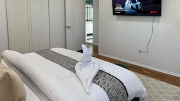 2 slaapkamers, een bureau, een strijkplank/strijkijzer, gratis wifi