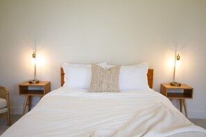 3 sovrum, skrivbord, strykjärn/strykbräda och resesäng