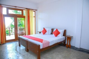 5 bedrooms, desk, free WiFi - Surf Sea Breeze (Mirissa)