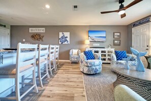 Dining - 2BR Condo w/ Gulf Views, 2 Pools, Courts | Blue Water Bliss by AvantStay (Port Aransas)