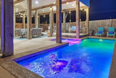 Priv Pool, Walk to Marina + Eateries, 3 Mins to Beach | Marlin Azul by AvantStay