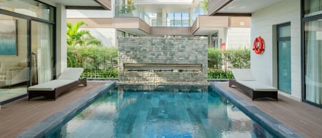 Private pool