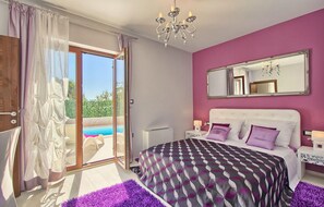 5 bedrooms, iron/ironing board, travel cot, free WiFi - Gorgeous home in Pula (Pula)