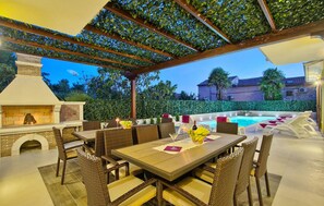 Outdoor dining - Gorgeous home in Pula (Pula)