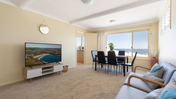 Smart TV, fireplace, table tennis, offices