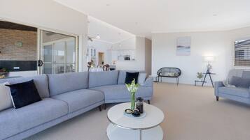 Smart TV, fireplace, ping pong, offices