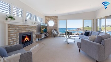 Living Room | Fireplace