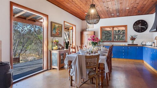 Cedar Cottage – charming rural vistas