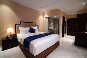 Habitación Deluxe | Escritorio, espacio para trabajar con laptop y insonorización 