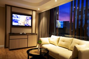 Luxury Suite | Living area | Flat-screen TV - Millemmium Hue Hotel (Hue)