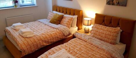 2 quartos, ferros/tábuas de passar roupa, Wi-Fi de cortesia