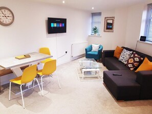 TV - Homebird Property - Epsom Apartment (Harrogate)
