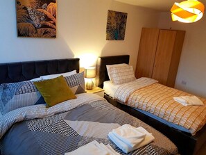 2 bedrooms, iron/ironing board, free WiFi, bed sheets