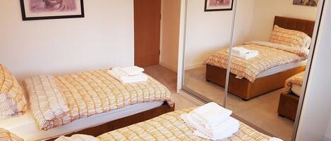 2 bedrooms, iron/ironing board, free WiFi, bed sheets