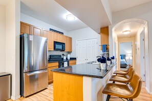 Fridge, microwave, oven, stovetop - Mesa Para Ti! Heated Pools, Garage And More! (Mesa)