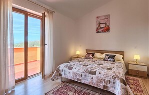 3 bedrooms, iron/ironing board, travel crib, free WiFi