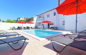 Pool - Awesome home in Pula with sauna (Pula)