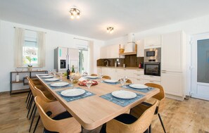 Dining - Awesome home in Pula with sauna (Pula)