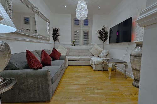 Romantic Duplex | Living area