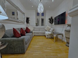 Romantic Duplex | Living area
