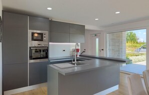 Kühlschrank, Ofen, Herdplatte, Geschirrspüler