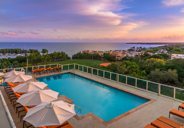 Unclassified image, 1 of 39, button - Designer Studio Suite with Sweeping City Views (Miami)