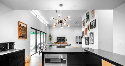 Modern Design District Lux Home, Private Pool, Billiards, BBQ, Ping Pong