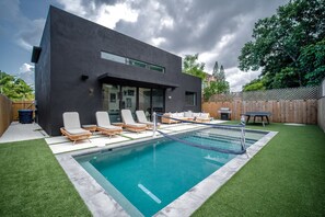Pool - Modern Design District Lux Villa, Private Pool, Billiards, BBQ, Ping Pong (Miami)