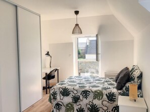 3 slaapkamers, een strijkplank/strijkijzer, wifi