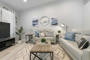 Televisión y oficina 