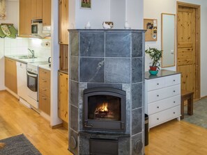 Frigorífico, microondas, lavavajillas y hervidor eléctrico