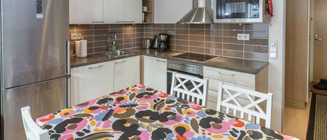 Réfrigérateur, micro-ondes, lave-vaisselle