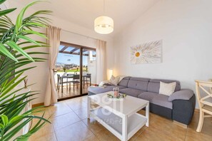 Smart TV, mesa de pingue-pongue