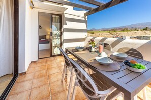 Outdoor dining - Fairways Club Sky Suite - Panoramic Views & Heated Pool (Amarilla Golf)