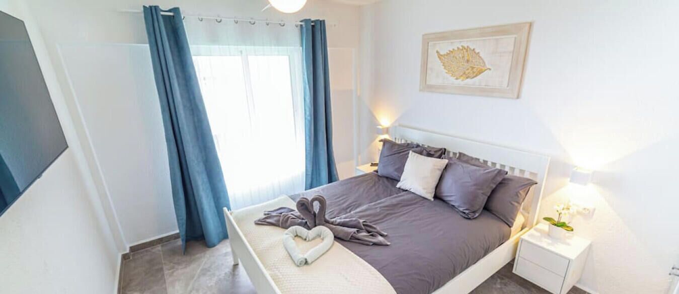 1 slaapkamer, een strijkplank/strijkijzer, reisbedje, gratis wifi