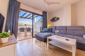 Smart TV, table tennis