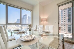 2 bedrooms - Upscale 2BR w Burj Khalifa Fountain Views (Dubai)