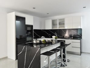 Kühlschrank, Mikrowelle, Ofen, Toaster