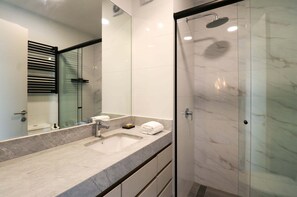 Shower, towels