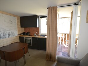 Interior - Renovated studio at the foot of the slopes with balcony and equipped kitchen (La Plagne Montalbert)