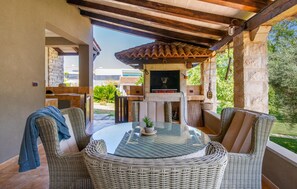 Outdoor dining - Lovely home in Medulin (Medulin)