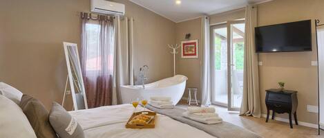 6 soverom, strykejern/-brett, reiseseng for barn og wi-fi (inkludert)